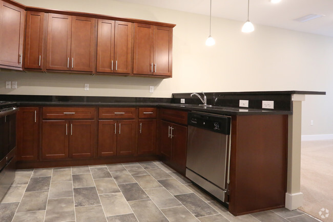 Kitchen - Woodland Hills Apartments