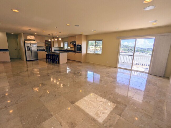 Foto del edificio - Large Luxury 4 bedroom 2 bath home with  2...