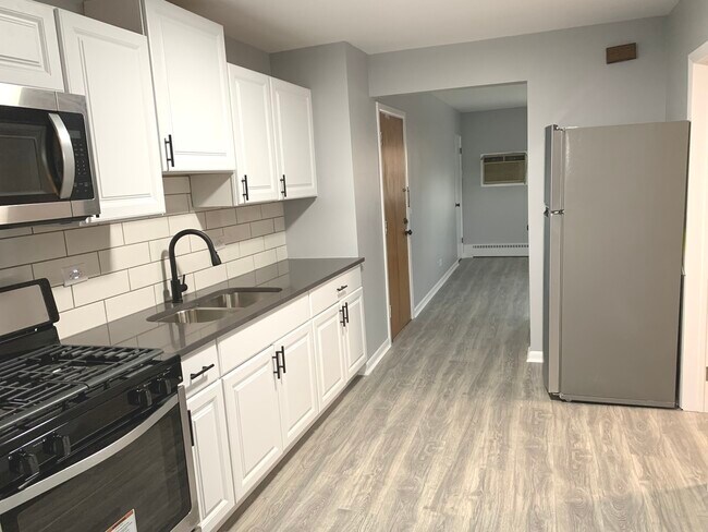 Building Photo - 110 S Kenmore Ave