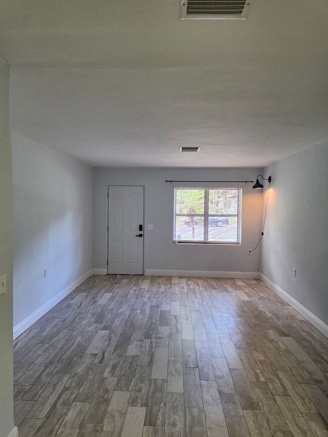 Photo - 2205 S Park Avenue Apartment