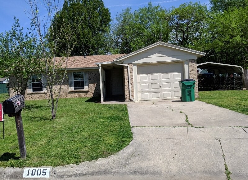 1005 Parkwood Ct, Gainesville, TX 76240 House Rental in Gainesville