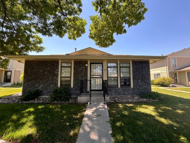 Foto del edificio - $0. DEPOSIT OPTION. 2 BEDROOM CONDO WITH M...