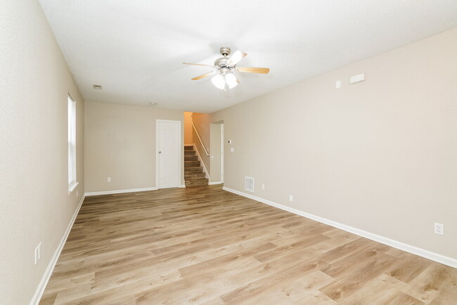 Foto del edificio - 8129 Maple Stream Ln