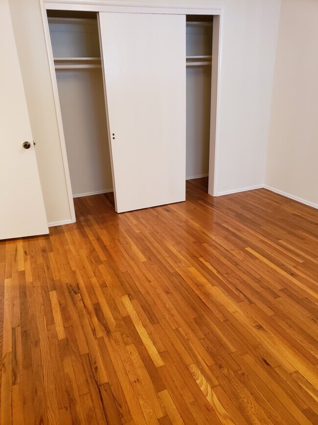 bedroom - 1216 N Orange Grove Ave