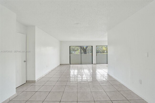 Foto del edificio - 5700 SW 127th Ave