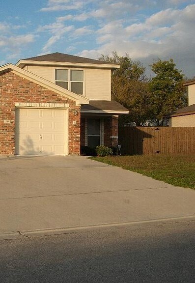 Foto del edificio - 315 Jeff Gordon Dr