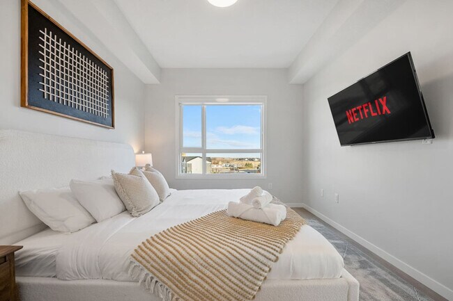 Building Photo - 220 Seton Grove SE