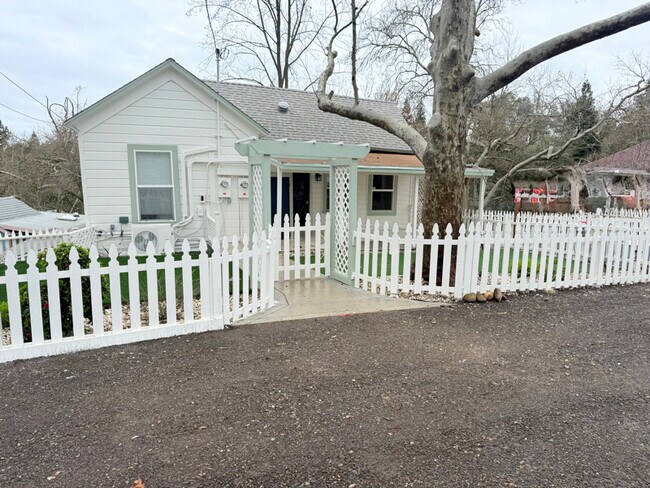 Foto del edificio - 4107 Smallwood Ln