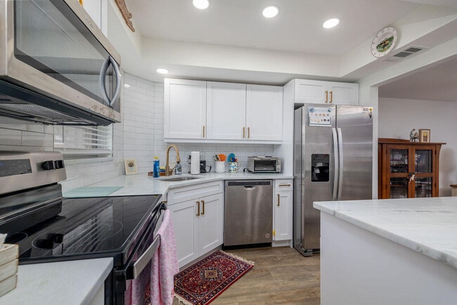 Building Photo - 18081 SE Country Club Dr
