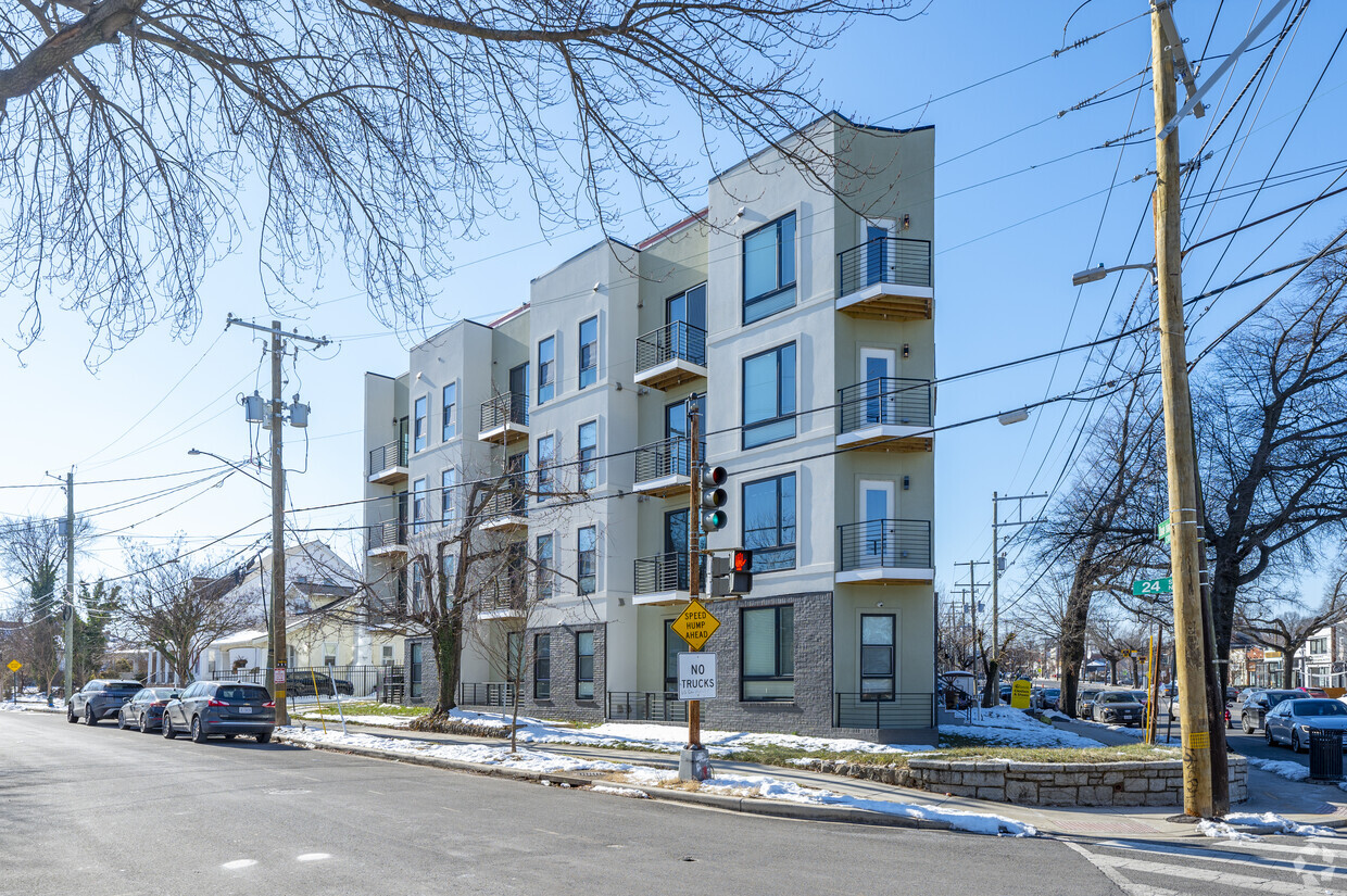 Primario - 2385 Rhode Island Ave NE