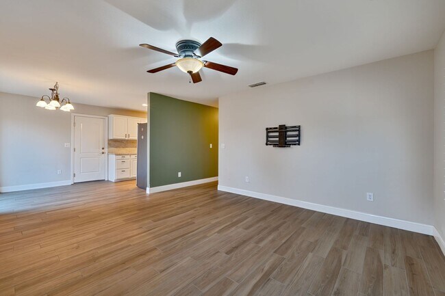 Building Photo - Charming 3 Bedroom Home with Spacious Yard, Upgraded Features, and Ideal Location!