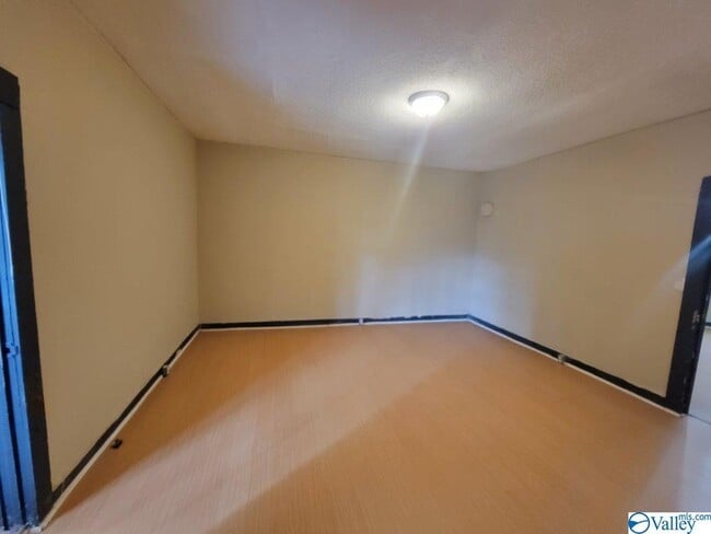 Foto del edificio - 3702 Emm Ell St SW
