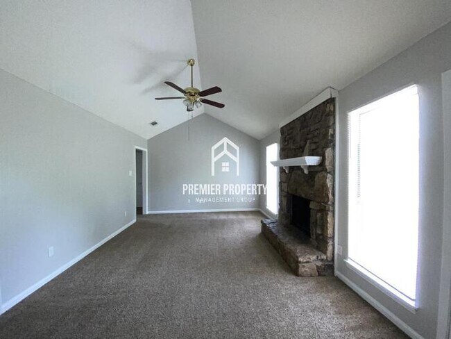Foto del edificio - 4654 Tumblebrook Cove