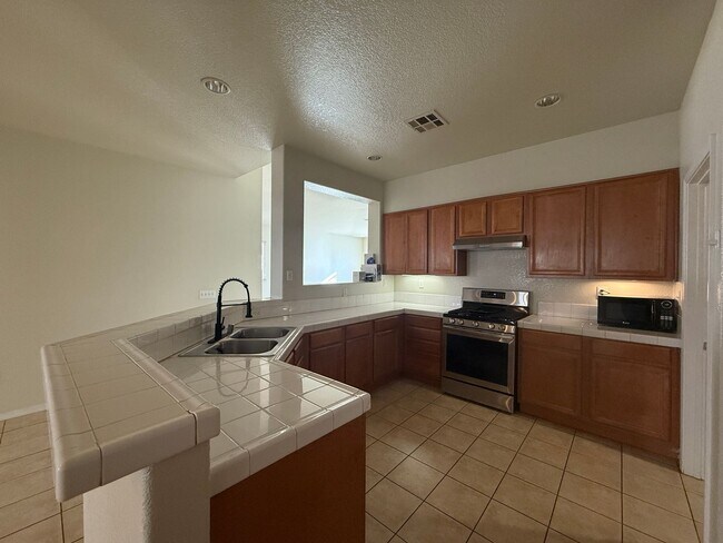Building Photo - 2751 Garnet Ln