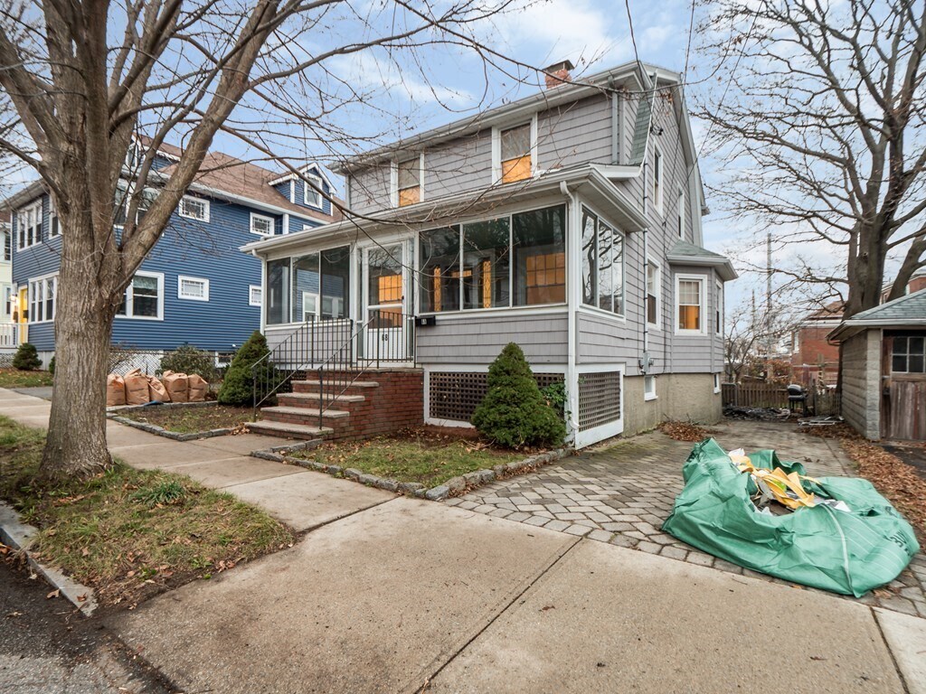 Primary Photo - 68 Apthorp St