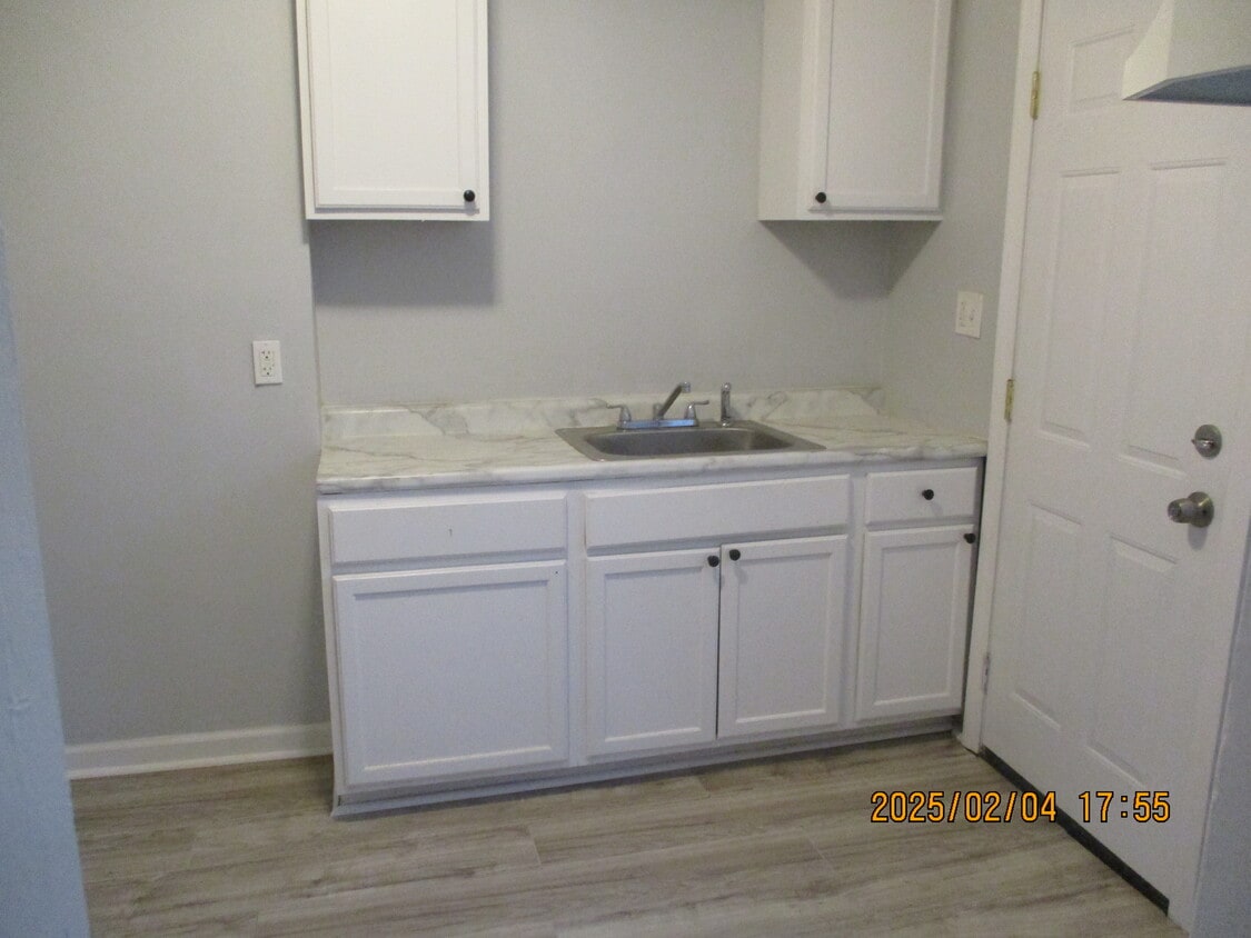 Primary Photo - 20100 Schaefer Hwy