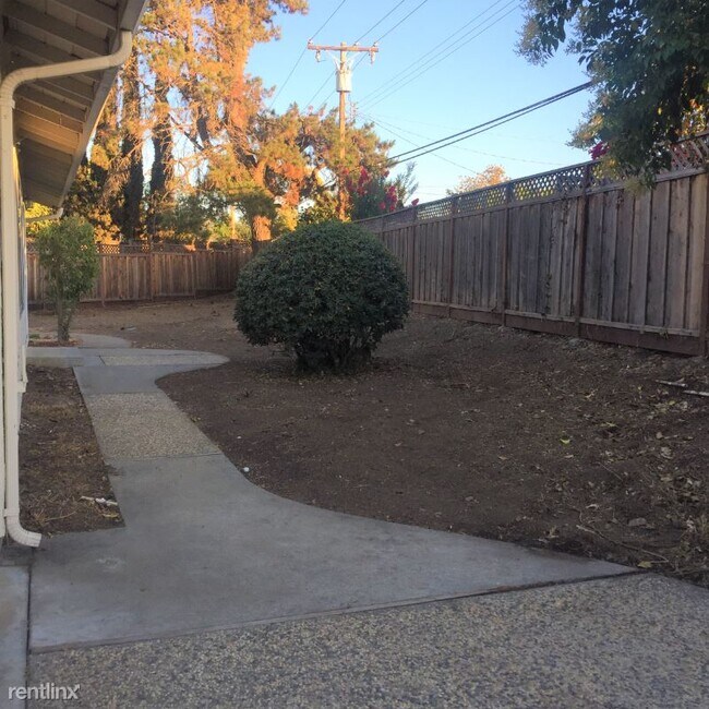 Building Photo - 3 br, 2 bath House - 1646 Corte De Medea