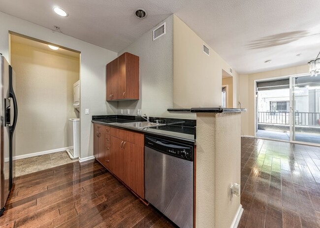 Building Photo - Resort-Style Condo in Anaheim