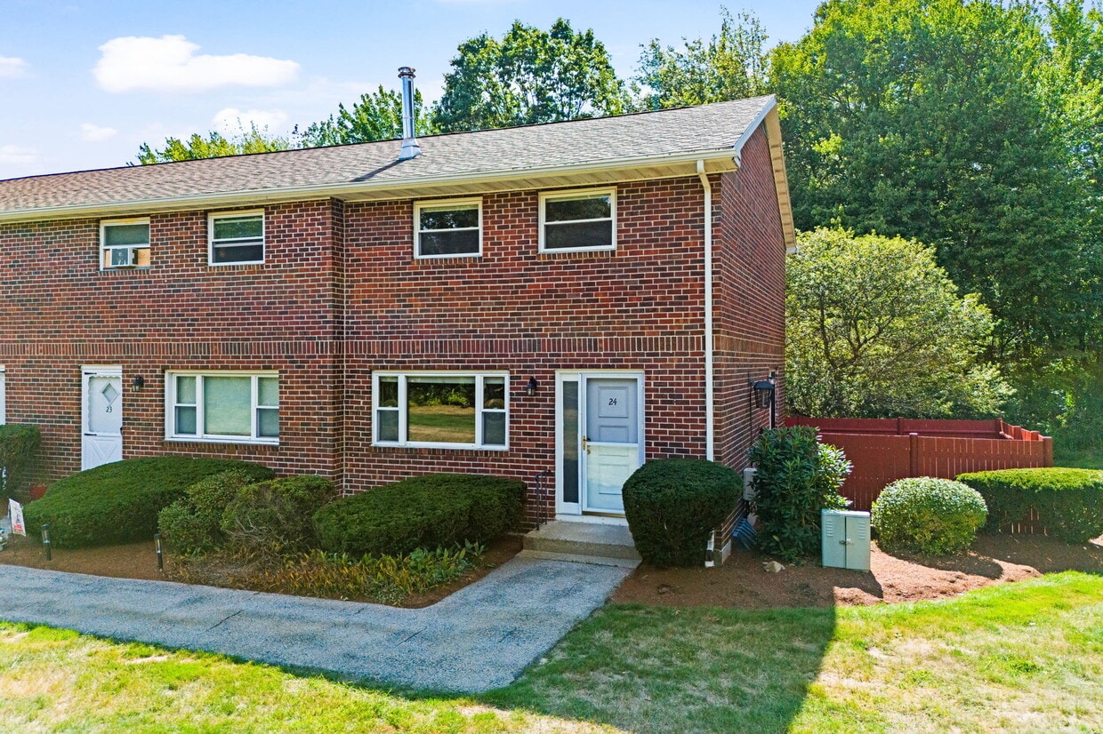 Primary Photo - 24 Oakridge Dr