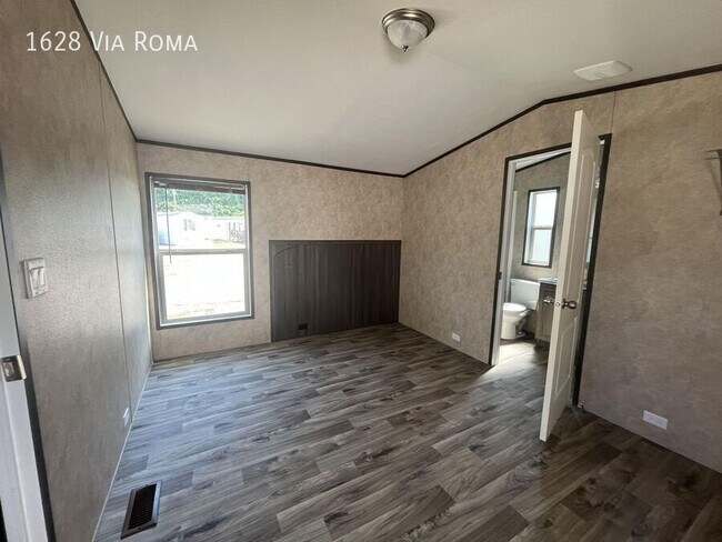 Foto del edificio - 1628 Via Roma Dr
