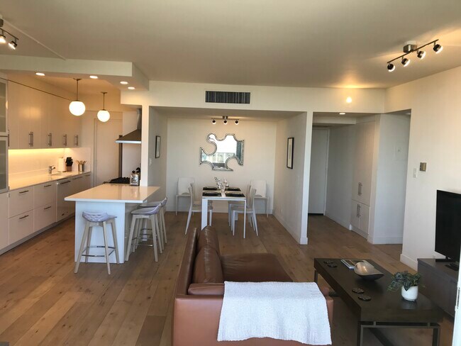 Building Photo - 4411 Los Feliz Blvd