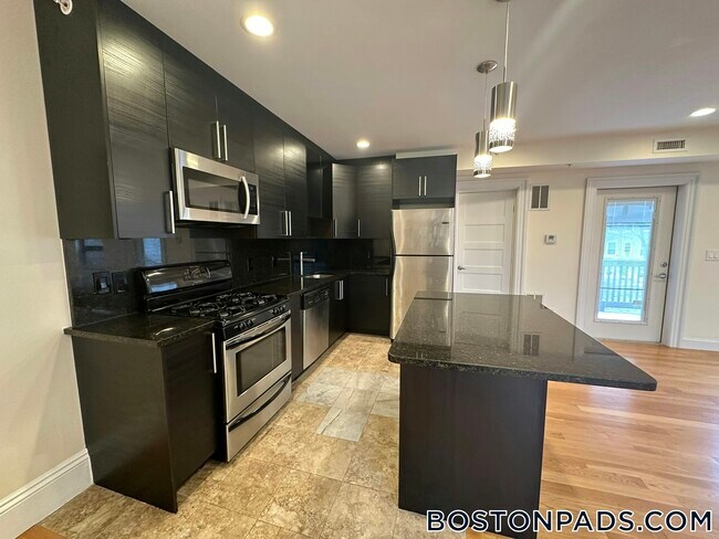 Foto del edificio - 1616 Beacon St
