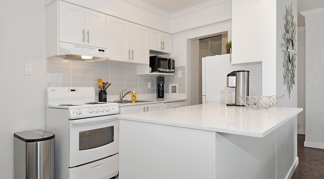 Building Photo - Pacific Beach Apartments