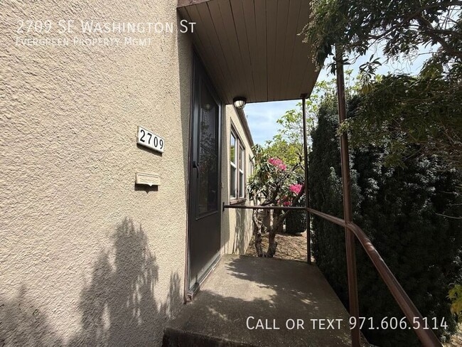 Foto del edificio - 2709 SE Washington St