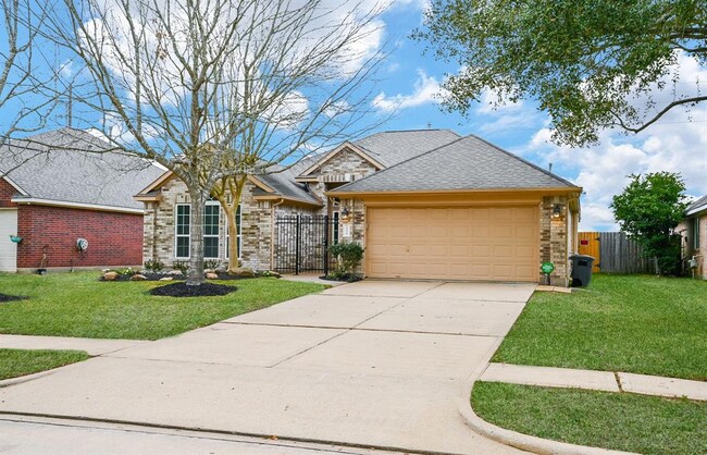 Building Photo - 2526 Lake Dale Ln