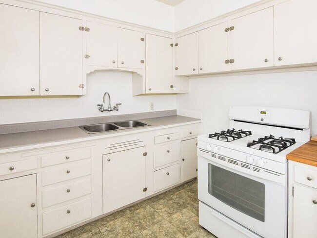 Photo - 927 NE Alberta St Apartment