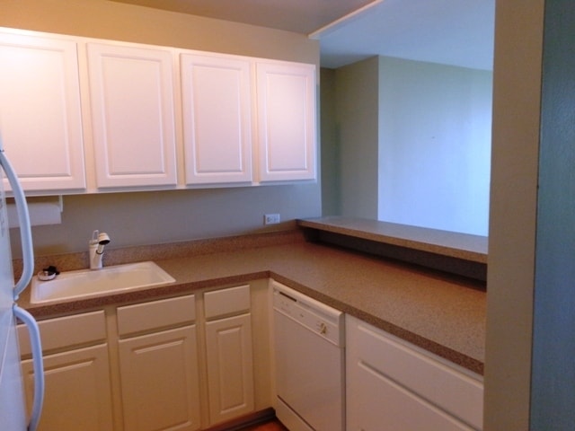 Building Photo - 5810 Oakwood Dr