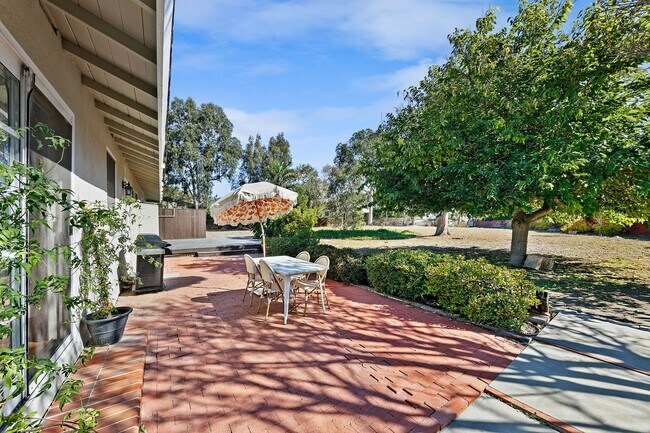 Foto del edificio - 29242 Heathercliff Rd