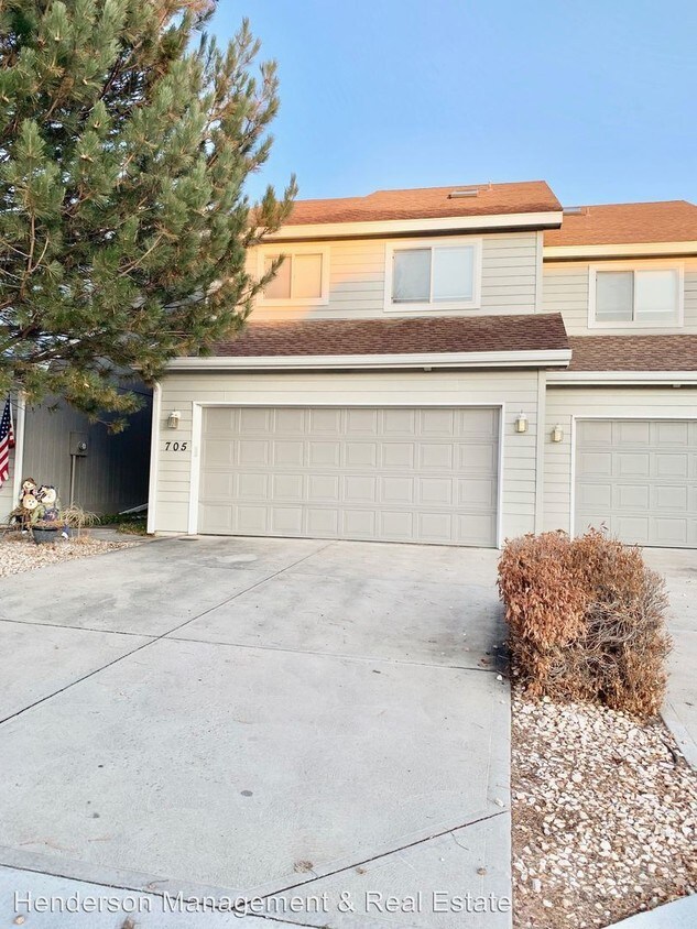 Primary Photo - 2 br, 2.5 bath House - 705 Apple Ct.