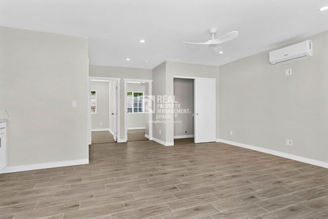 Photo - 940 E Anahurst Pl House