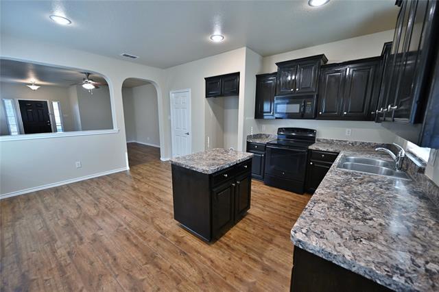 Building Photo - 916 Iona Dr