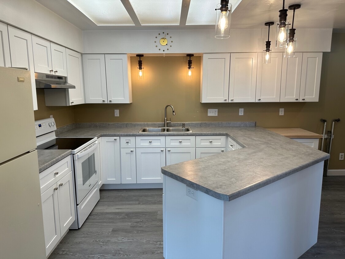 KITCHEN - 43 S Main St