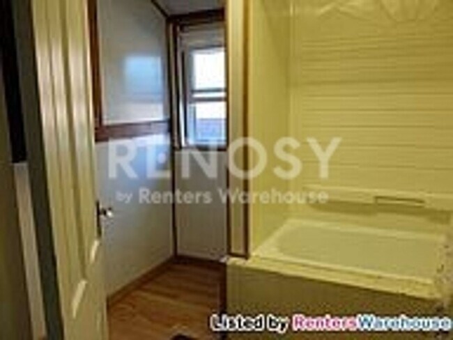 Building Photo - Charming 1 Bedroom 1 Bath Home in Northeast Minneapolis