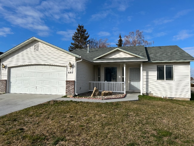 Building Photo - 607 Meadowbrook Dr