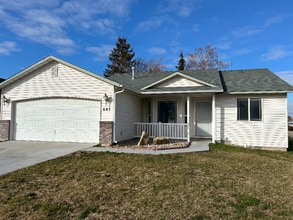 Building Photo - 607 Meadowbrook Dr