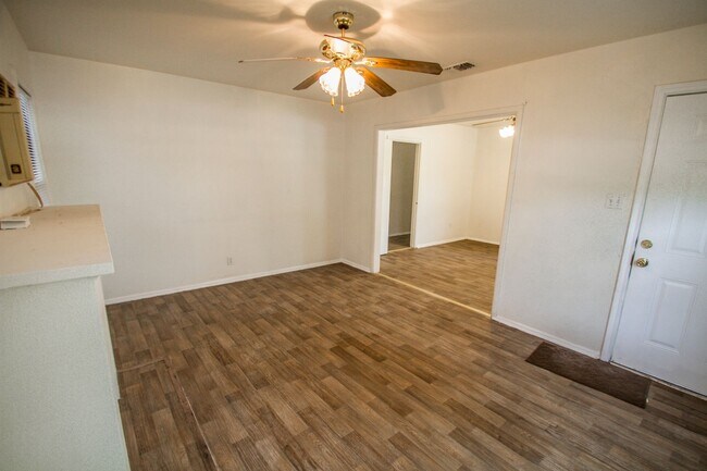 Foto del edificio - Close to Local Amenities and Downtown