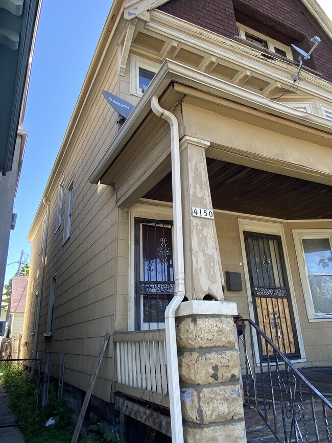 Building Photo - 4148 W Lisbon Ave