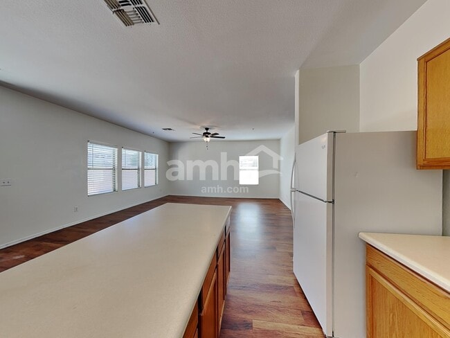 Foto del edificio - 8539 N 63rd Ln