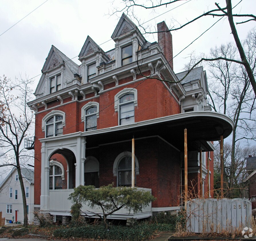 Primary Photo - 255 Albion Pl