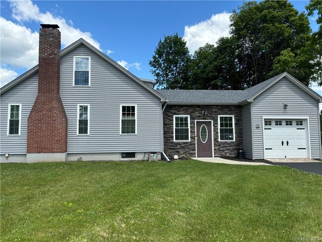 Building Photo - 2 Maple Pl