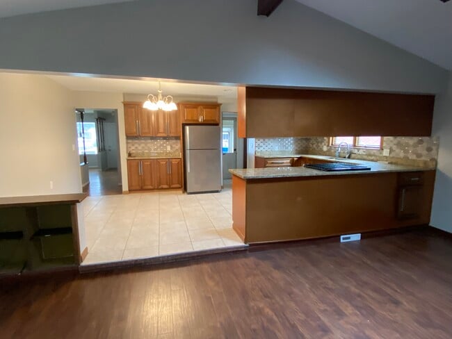 Building Photo - 2911 Groves Dr