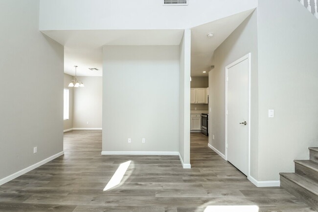 Building Photo - 1750 W Union Hills Dr