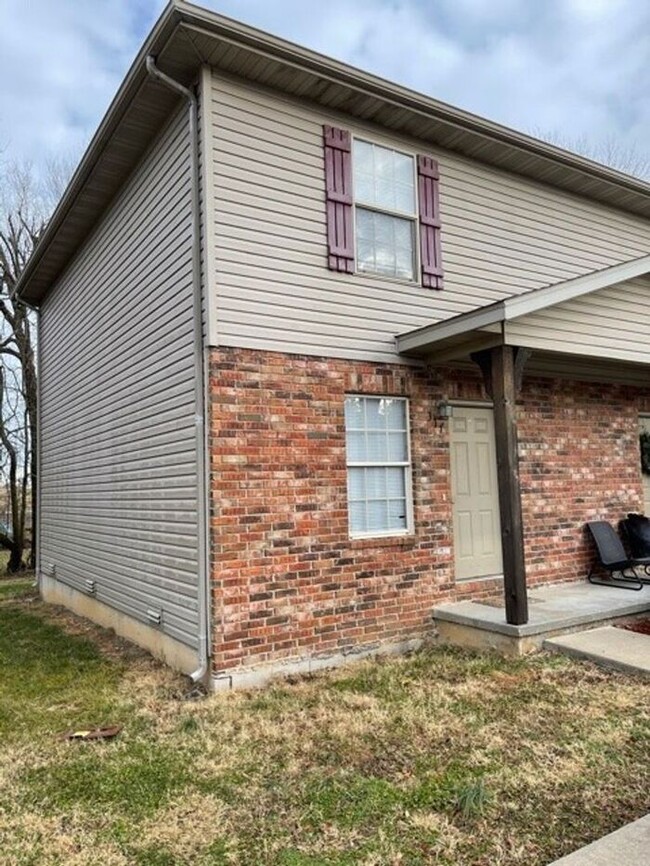 Building Photo - 311 Vista Ct