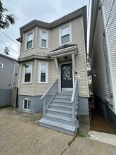 Building Photo - 35 Louis St
