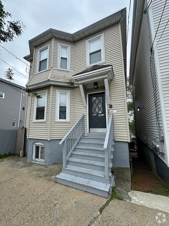 Building Photo - 35 Louis St