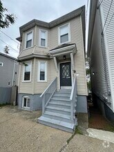 Building Photo - 35 Louis St